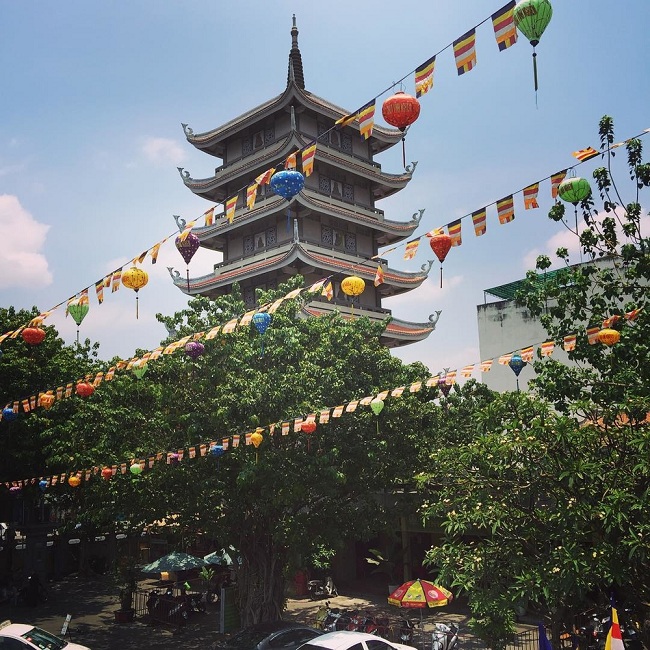 visiter saigon pagode vinh nghiem tour